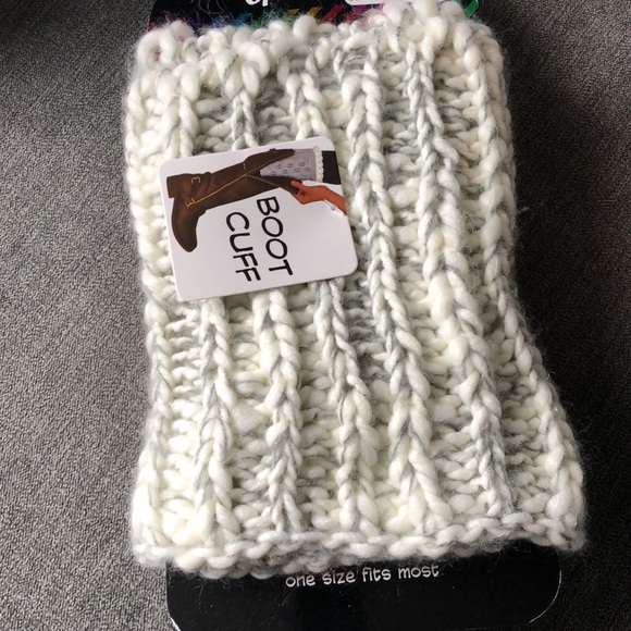 chatties Accessories - Cable knit chunky boot cuff gray and white